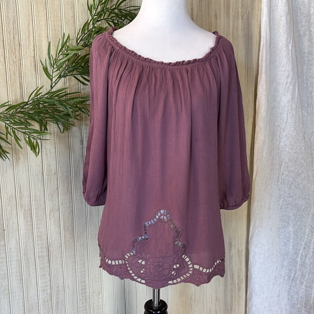 Bobeau Gauze off shoulder Cut Lace Plum Top, 3/4 sleeves, medium, EUC